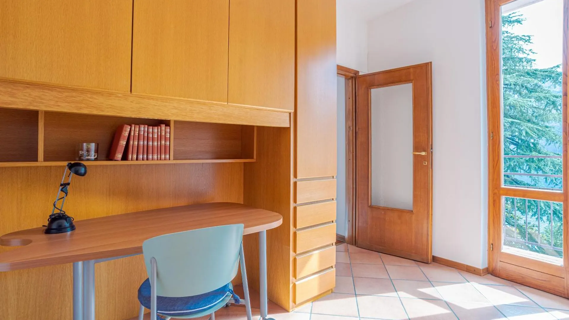 Maison Laghee-Bright Apt With Balcony, Lake View! Carate Urio Appartement